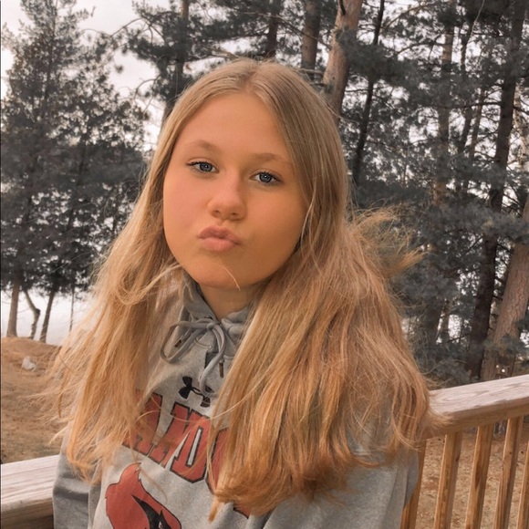 Profile Picture of Ali Gruny (@gruny12) on Poshmark