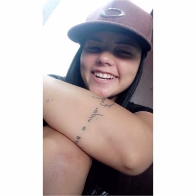 Profile Picture of Ana Caroline (@carolinetobias7) on Twitter