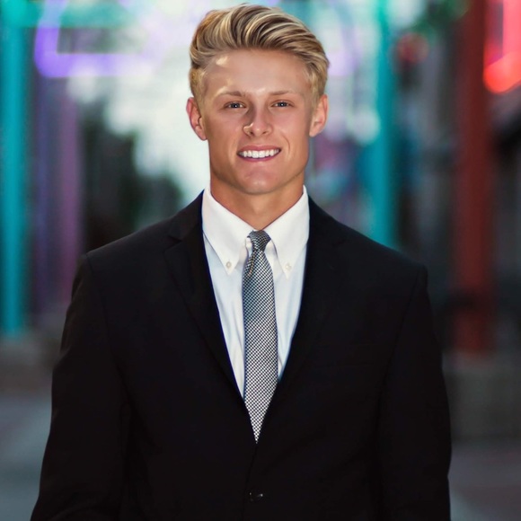 Profile Picture of Noah Sifrit (@noahsifrit) on Poshmark