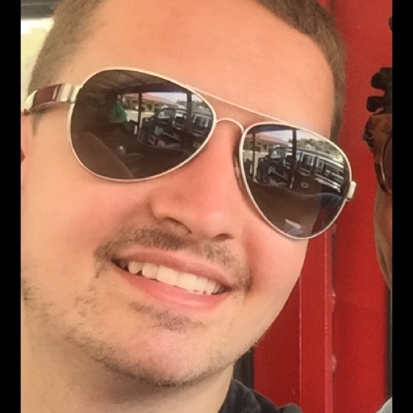 Profile Picture of Andrew Teschendorf (@drewtesch) on Poshmark