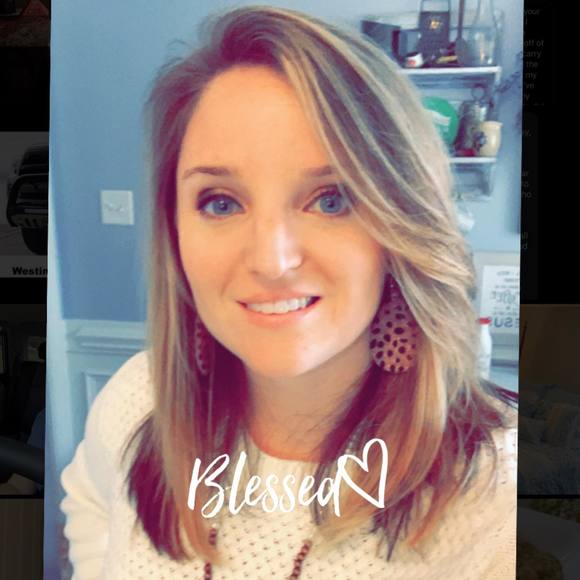 Profile Picture of Jennifer Robbins (@blueyedjenna) on Poshmark