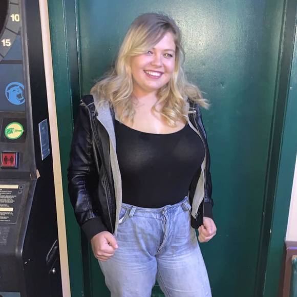 Profile Picture of Megan Cornelsen (@megancornelsen) on Poshmark