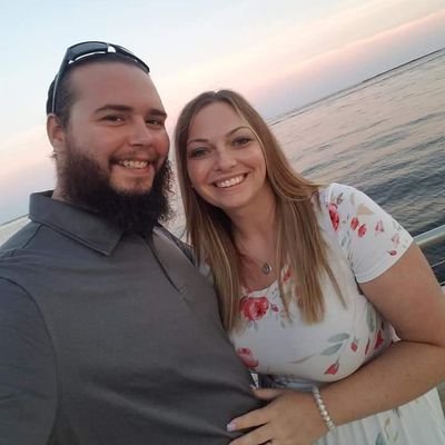 Profile Picture of Lindsay Branch (@lbaty77) on Twitter