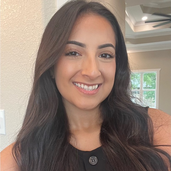 Profile Picture of Lala Diaz (@diazlala49) on Poshmark