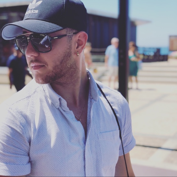 Profile Picture of Alex Martins (@9martinss) on Poshmark