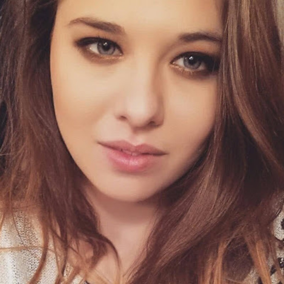 Profile Picture of Natalie Cluthe (@nataliecluthe) on Poshmark
