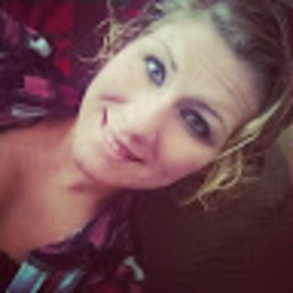 Profile Picture of Shawna West (@shawnawest18) on Poshmark