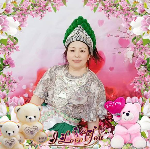 Profile Picture of Julia Xiong (@xiong41) on Poshmark