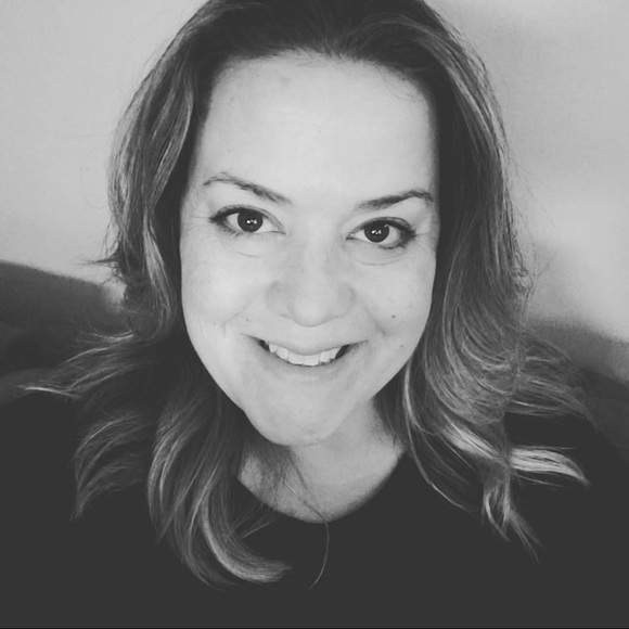 Profile Picture of Kristin Petrie (@klassykristin) on Poshmark