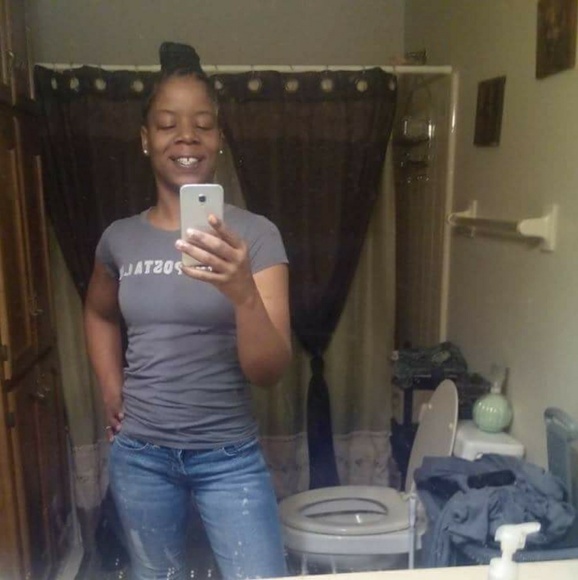 Profile Picture of Clarissa Strong (@kennedylovet) on Poshmark