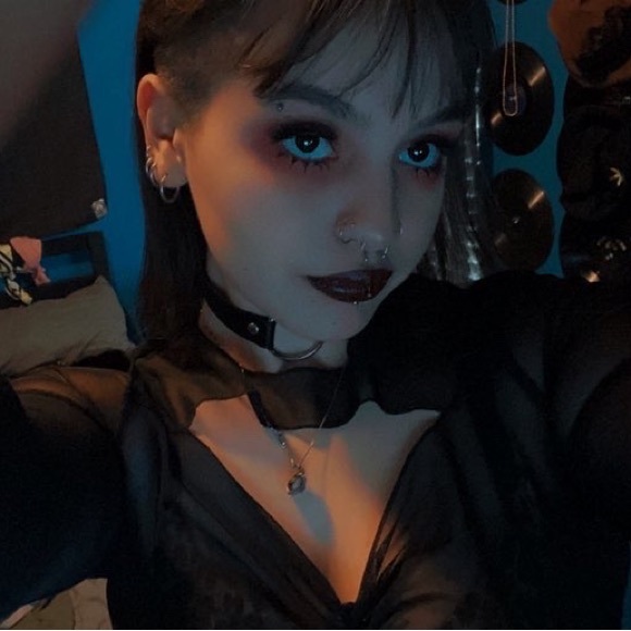 Amelia Starr - Poshmark Profile Picture of Amelia Starr (@ameliastarr18) on Poshmark