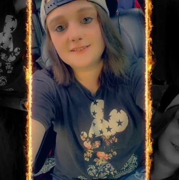 Profile Picture of Amber Schelsteder (@ambasour1994) on Poshmark