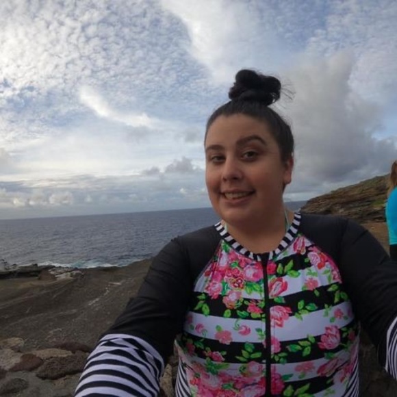 Lindsey Perschon - Poshmark Profile Picture of Lindsey Perschon (@lindseyperschon) on Poshmark