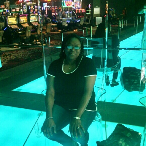 Profile Picture of Candice Baines (@candy294) on Poshmark