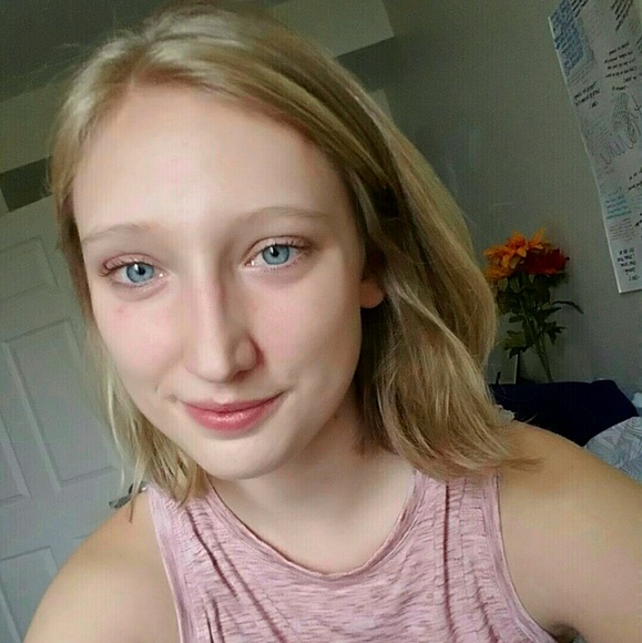 Profile Picture of Catherine Curley (@ccurley97) on Poshmark