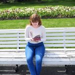 Profile Picture of gaby | hufflepuff 💫🖤 (@dottielovesbooks) on Instagram