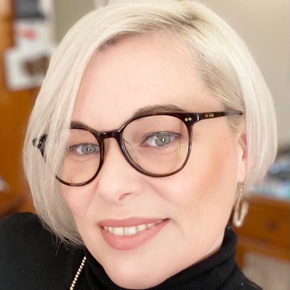 Profile Picture of Amanda Wolfe (@amandawolfe792) on Poshmark