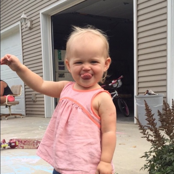 Profile Picture of Shannon Vanoverbeke (@shannonv5) on Poshmark