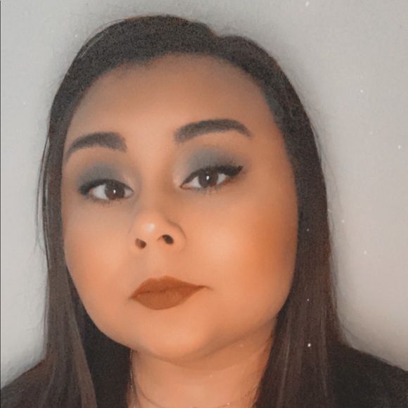 Profile Picture of Safire Grissinger (@safpil) on Poshmark