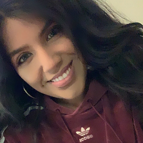 Profile Picture of Sasha Samaranayake (@sashas1008) on Poshmark