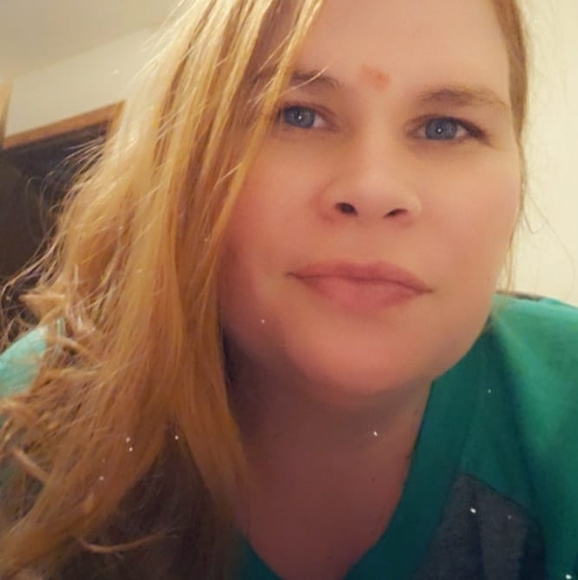 Profile Picture of Joy Burckart (@joyburckart) on Poshmark