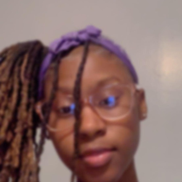 Profile Picture of Aislinn Cannon (@aislinncannon) on Poshmark