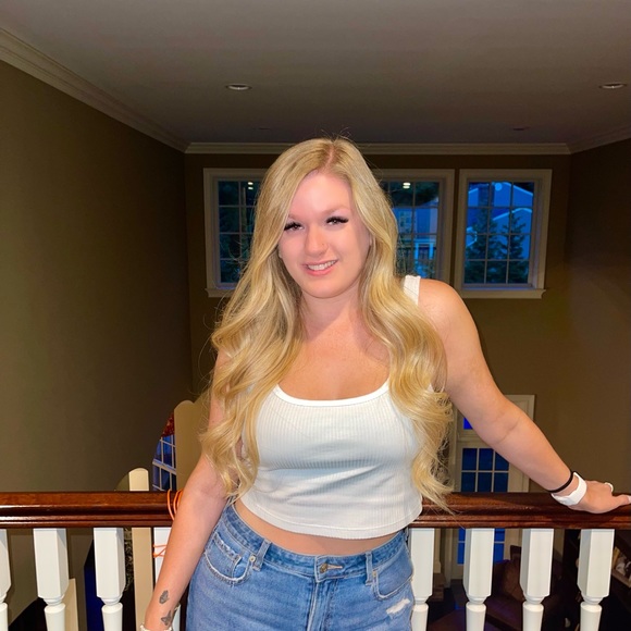 Profile Picture of Kate Sniffin (@katesniffin) on Poshmark
