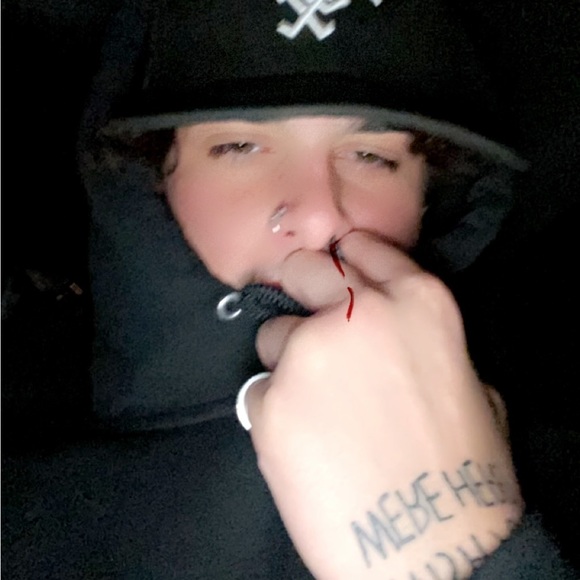 Profile Picture of Christopher Vitello (@christophervite) on Poshmark