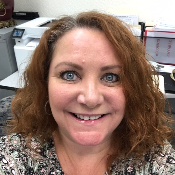 Profile Picture of Dawn Cronin (@twainhartegal) on Poshmark