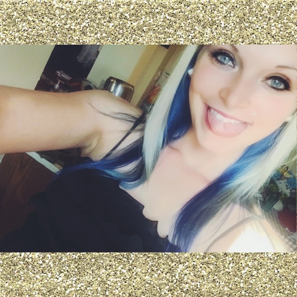 Profile Picture of Miranda Barrett (@mirandabarrett) on Poshmark