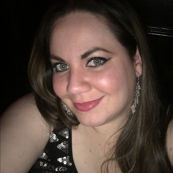 Profile Picture of Yesenia Gabriel (@vazquezye) on Poshmark