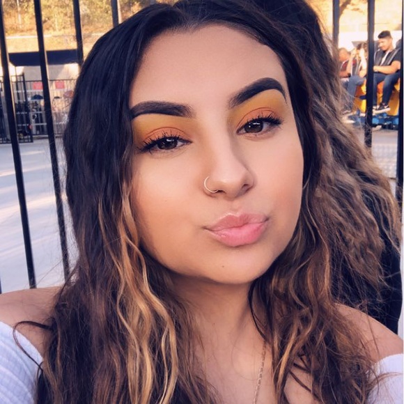 Profile Picture of Alexis Camba (@serahbabie) on Poshmark