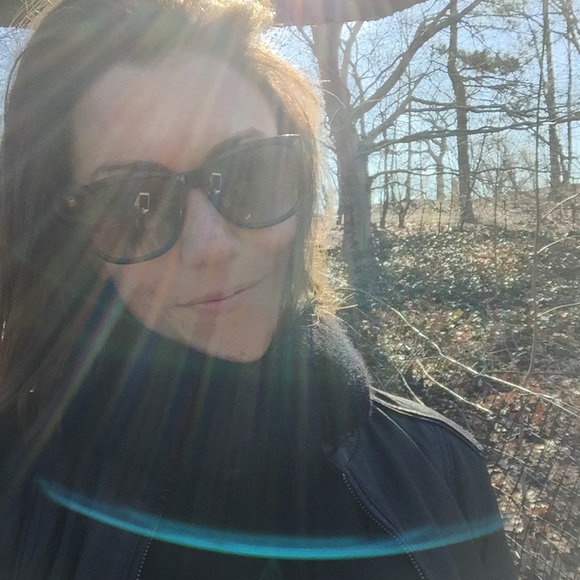 Profile Picture of Gretchen Worsley (@gworsley) on Poshmark