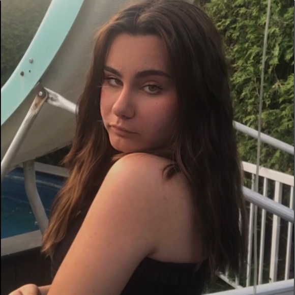 Profile Picture of Julienne Boulos (@jenniekim575) on Poshmark