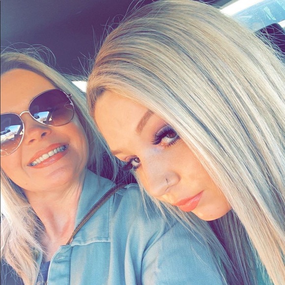 Profile Picture of Brynn Parker (@brynn_raeee) on Poshmark