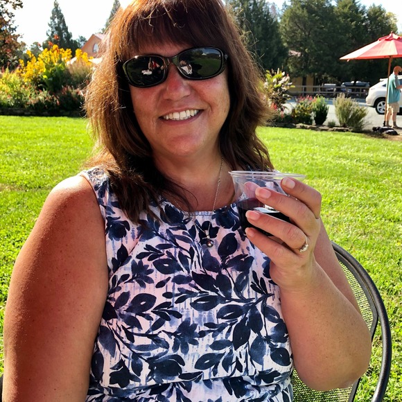 Profile Picture of Anissa Musick (@abmusick) on Poshmark