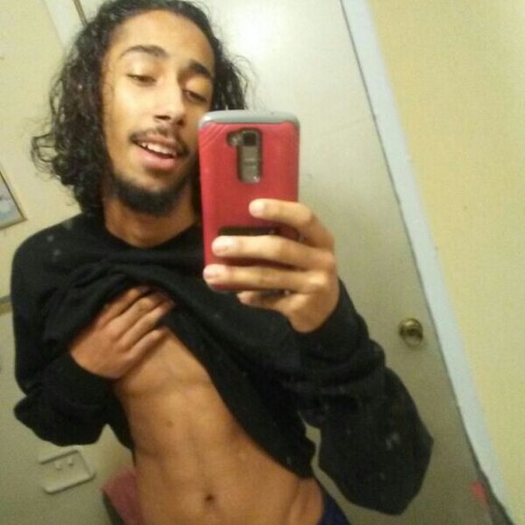 Profile Picture of Devonte Roland (@rolanddevonte19) on Poshmark