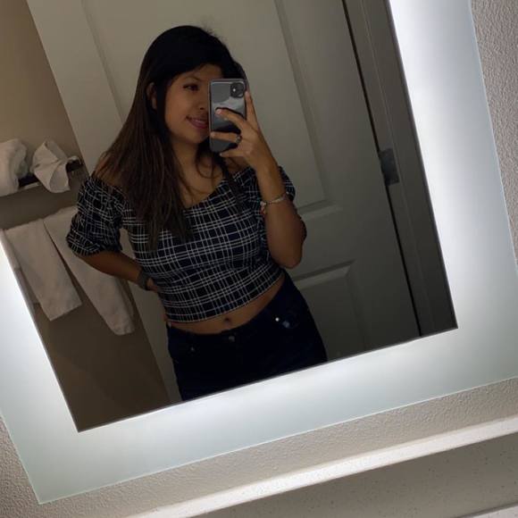 Profile Picture of Rebecca Alvineda segura (@rebeccaalvineda) on Poshmark