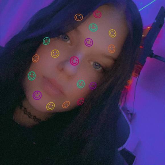 Profile Picture of Lora Wilson (@lorawiilson) on Poshmark
