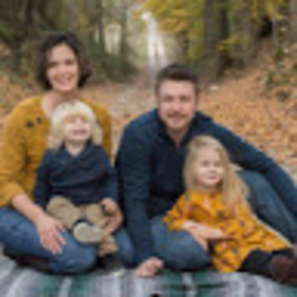 Profile Picture of Nichole Michels (@nichole_michels) on Poshmark