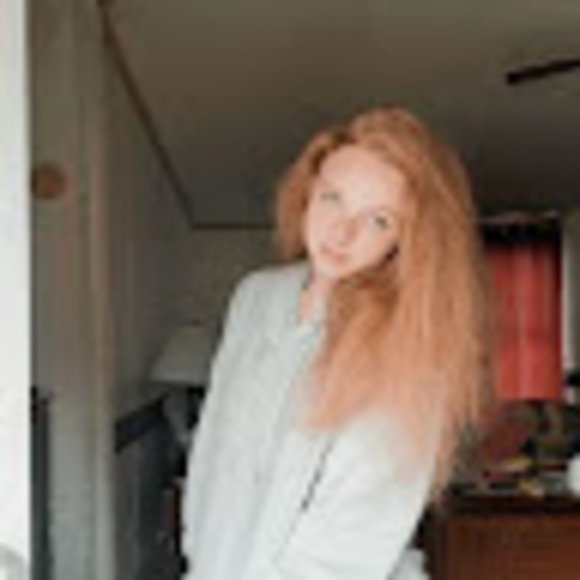 Profile Picture of Anna Cogsdill (@cogsdilla) on Poshmark