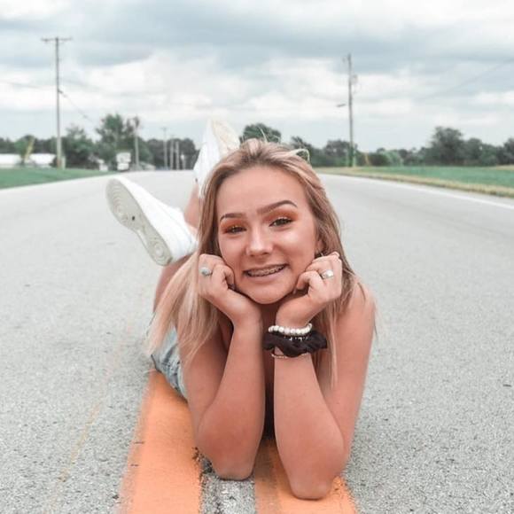 Profile Picture of Jillian Wise (@jillian_wise) on Poshmark