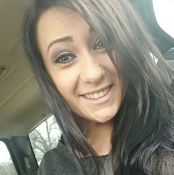 Profile Picture of Bobbi jo Rushmore (@brushmore430) on Poshmark