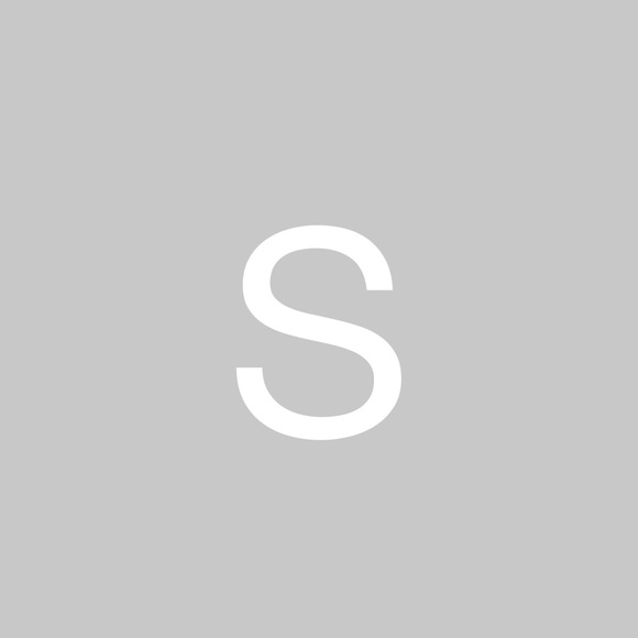 Profile Picture of Susana (@susillachavez) on Poshmark