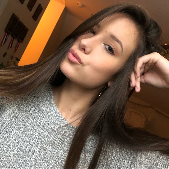 Profile Picture of Madison Barnard (@madibarnard) on Poshmark