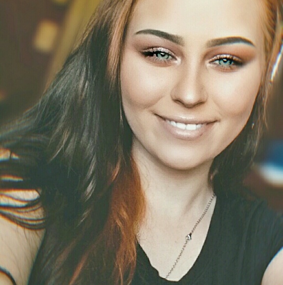 Profile Picture of Chloe Mckenna (@c80771480) on Poshmark