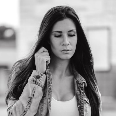 Profile Picture of Jessie G (@JessieG_Music) on Twitter