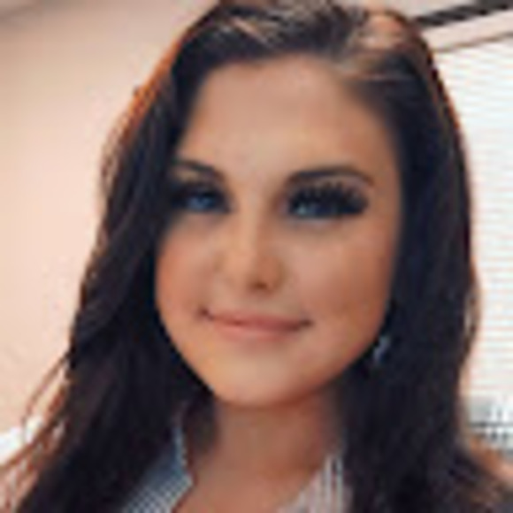 Profile Picture of Brianna Pennington (@briwalkerm20) on Poshmark