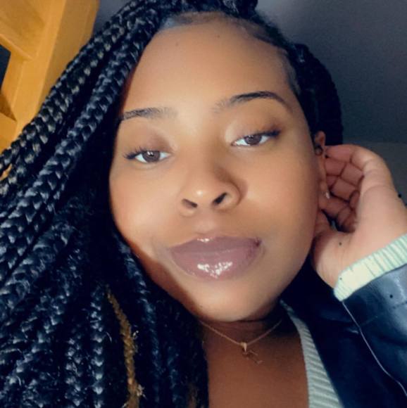 Profile Picture of Amberarnese Dixon (@beauty__23) on Poshmark