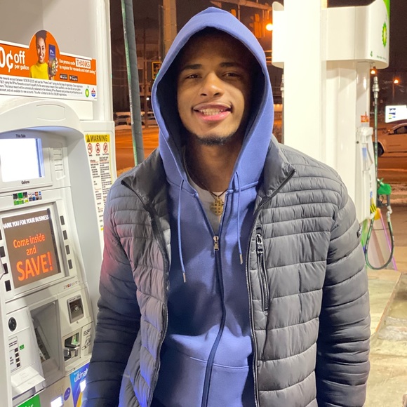 Charles Rosser - Poshmark Profile Picture of Charles Rosser (@charles_rosser) on Poshmark